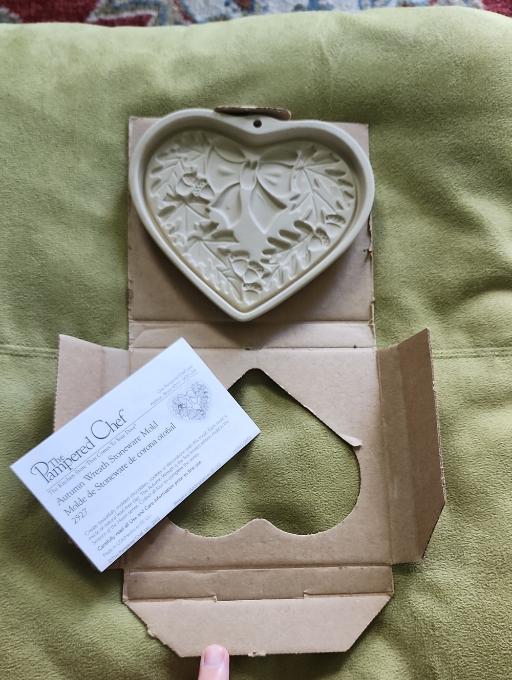 The Pampered Chef 2003 Christmas Autumn Wreath Stoneware Cookie Mold #2927 - NEW - Picture 2 of 3